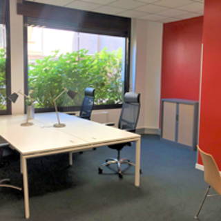 Bureau privé 30 m² 6 postes Coworking Rue des Petits Hôtels Paris 75010 - photo 1